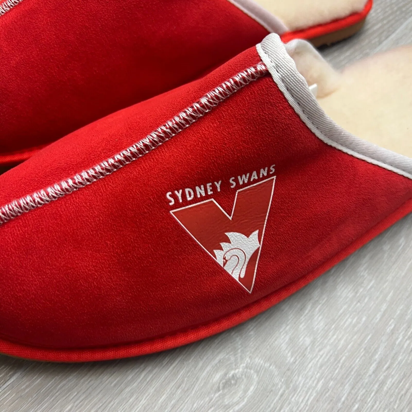 AFL Team Kicks Sydney Swans Merino Wool Slippers Size US W 15 / M 14