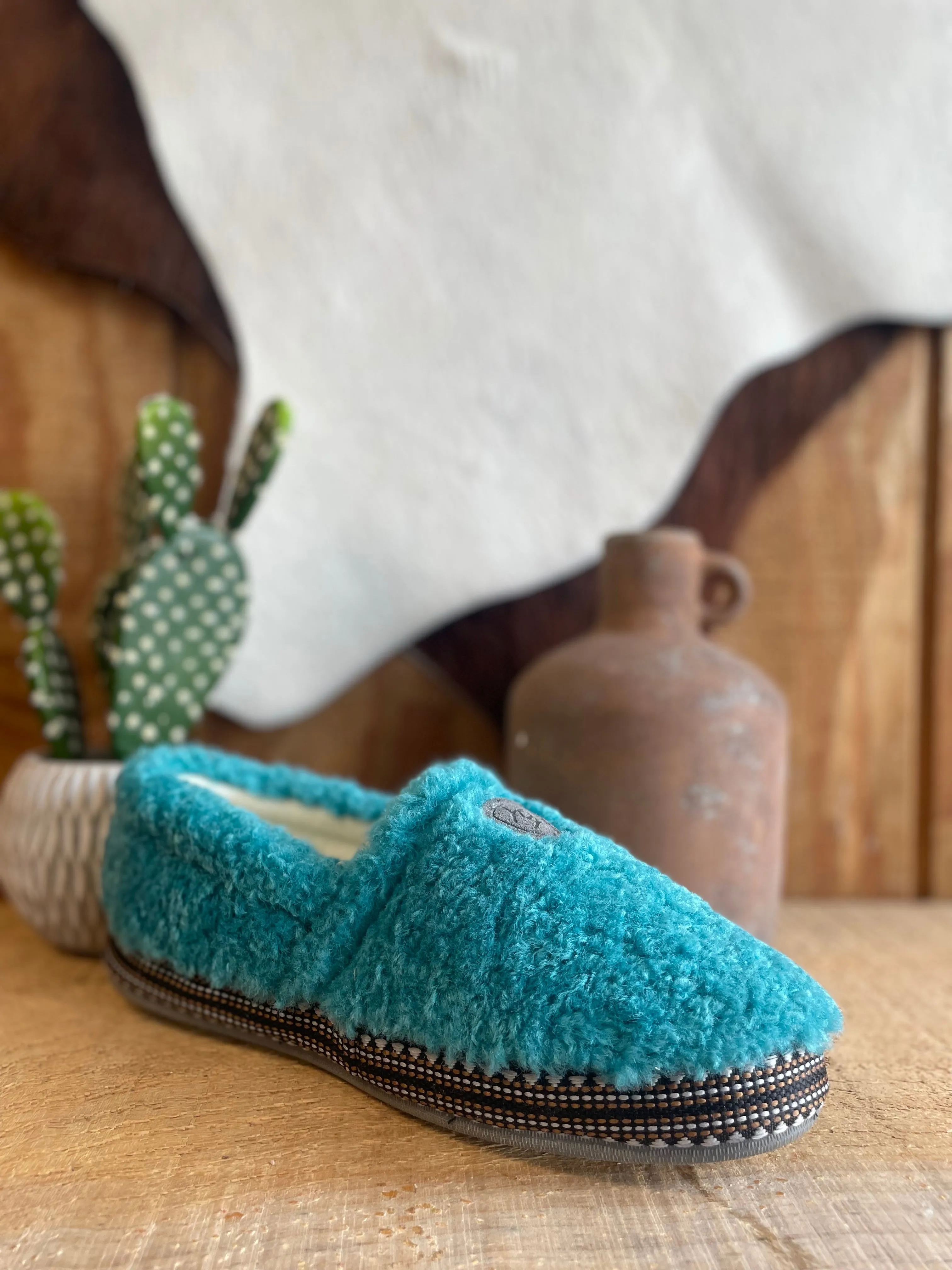 Ariat Women’s Snuggle Slippers
