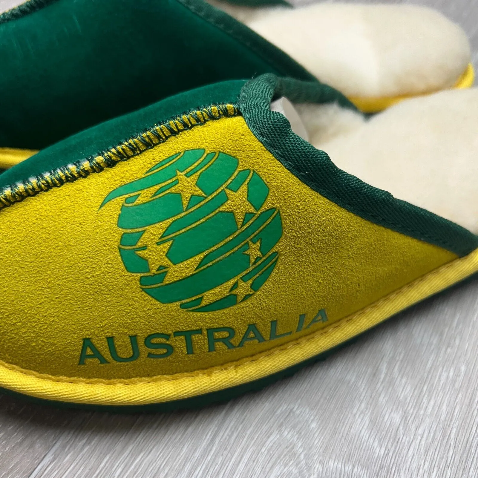 Australia Socceroos Merino Wool Slippers Size US W14 / M13 (new)
