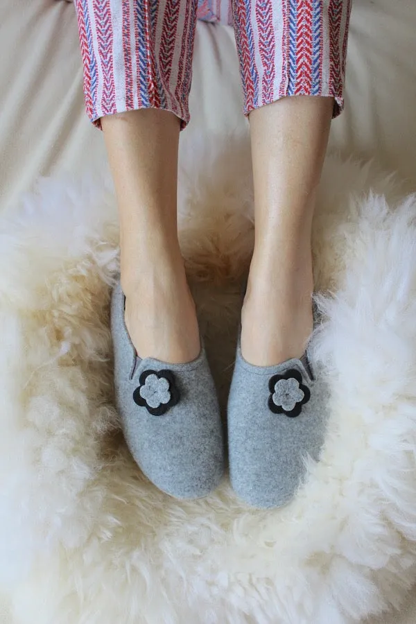 Black Flower Felt Women’s Slippers