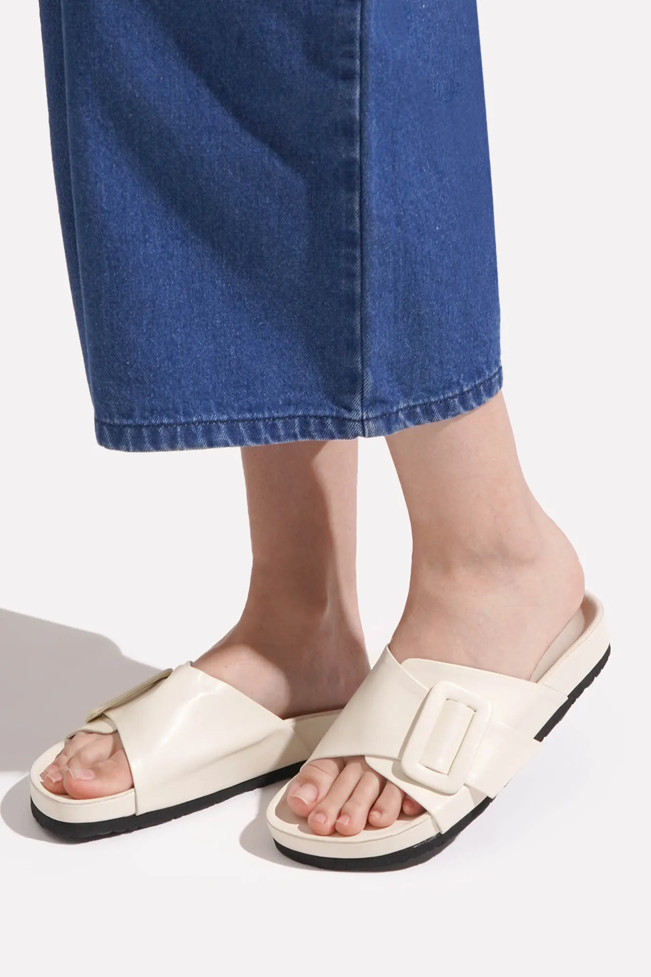 Buckle Strap Round Toe Sliders