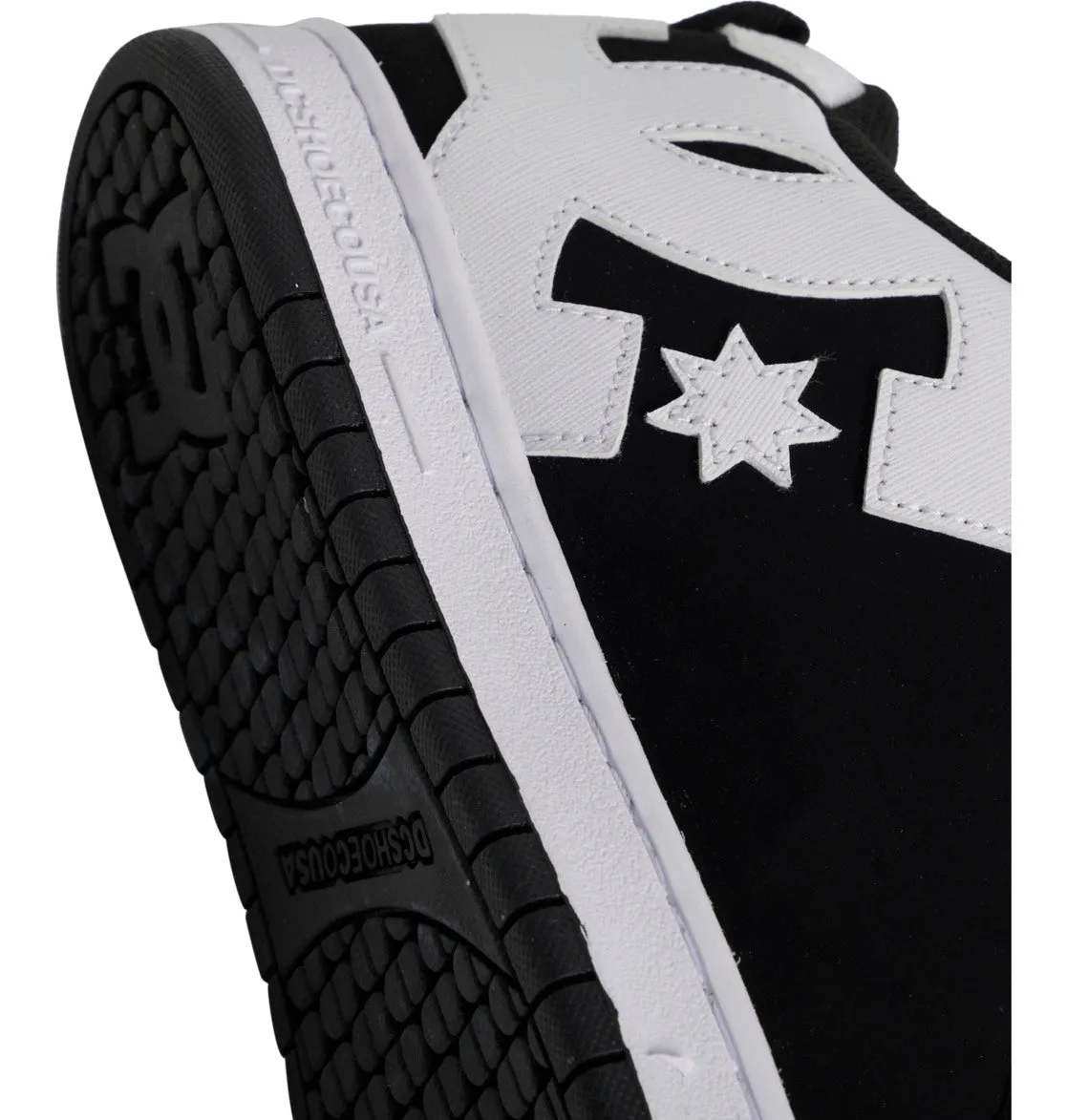 Court graffik Black
