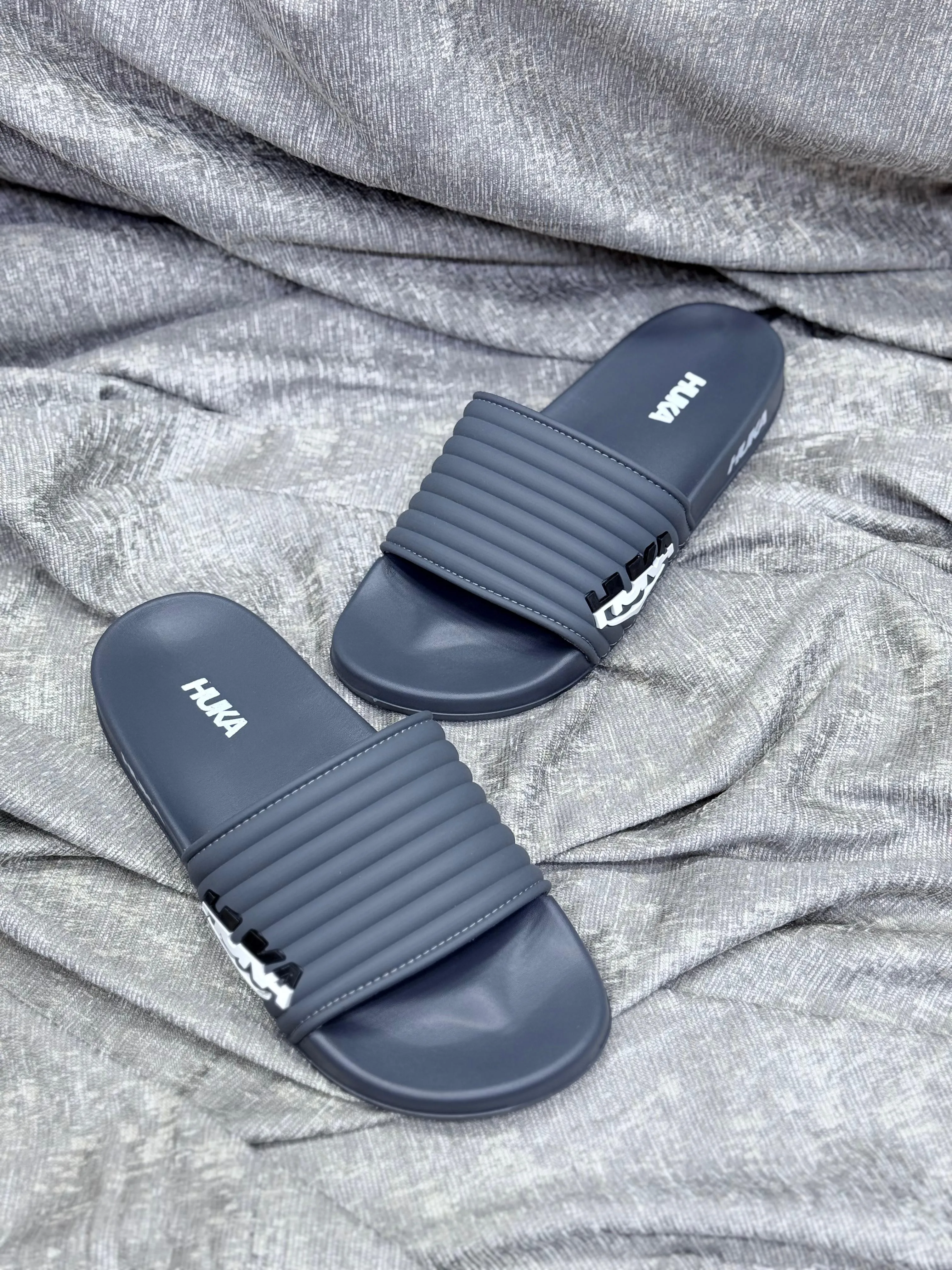HUKA Slides-Grey