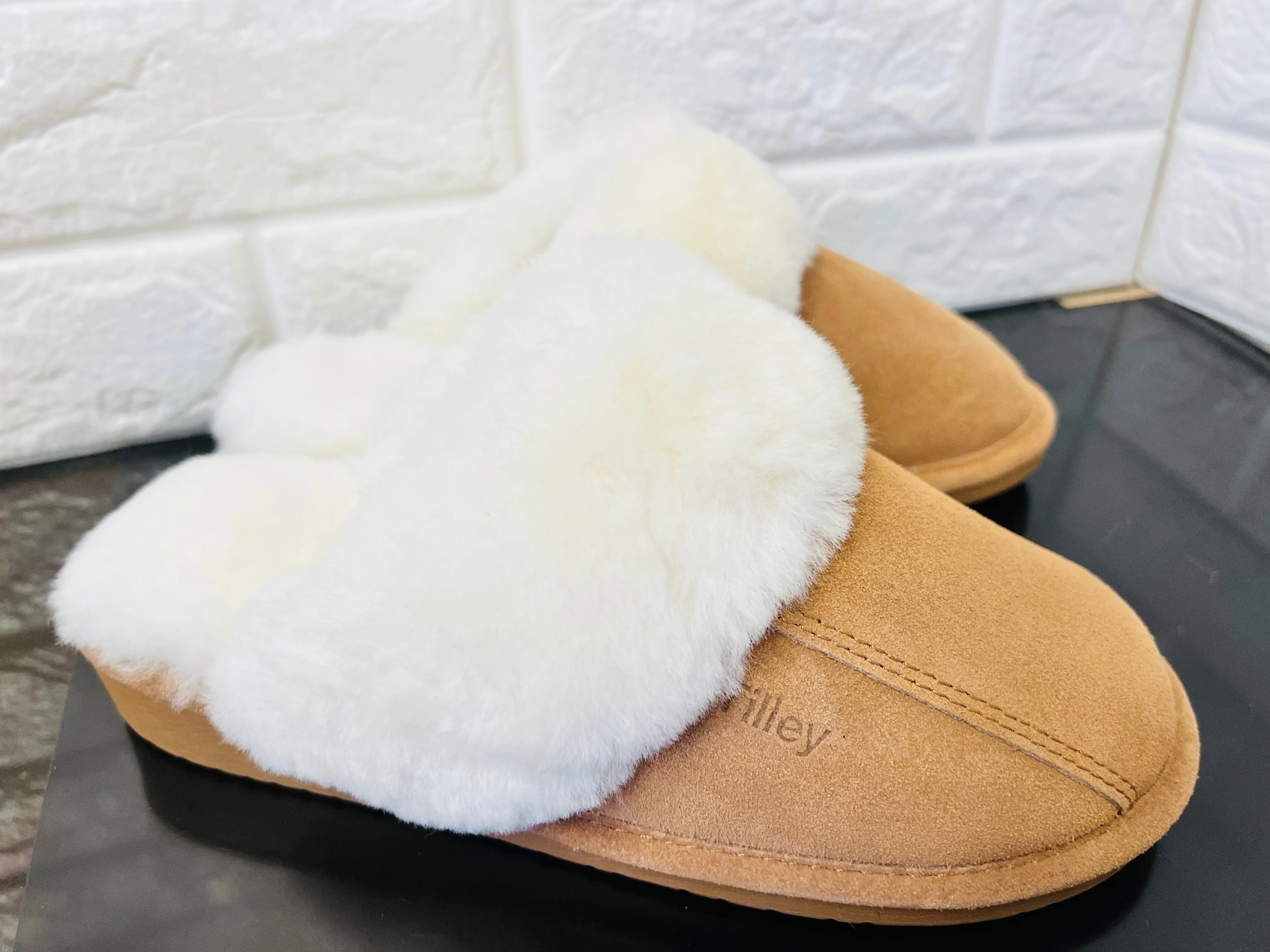 New Product not even in stores or online yet! Women's Cow Suede & Shearling Slippers by Tilley Co. MSRP 130  COGNAC Sz 7