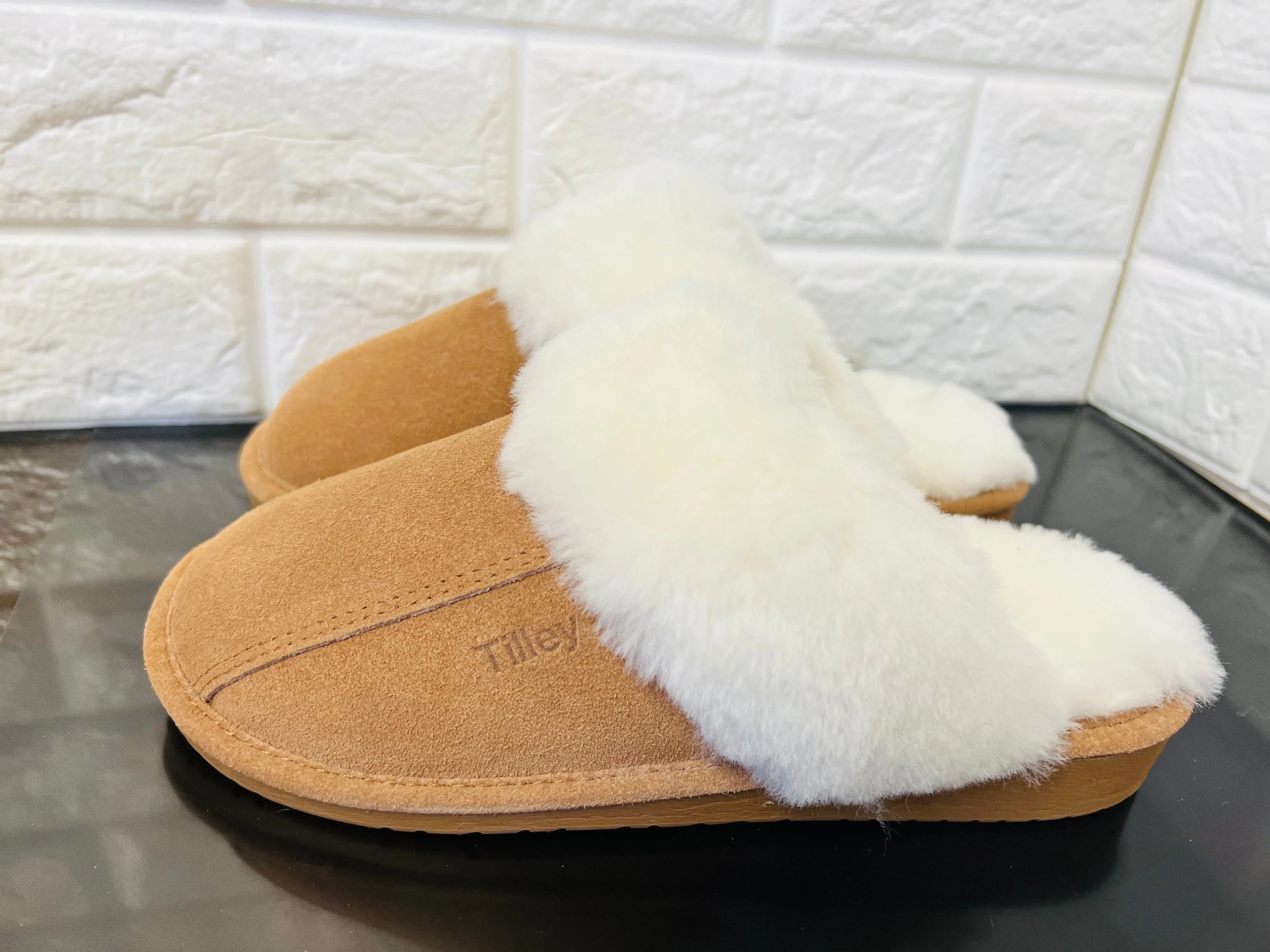 New Product not even in stores or online yet! Women's Cow Suede & Shearling Slippers by Tilley Co. MSRP 130  COGNAC Sz 7