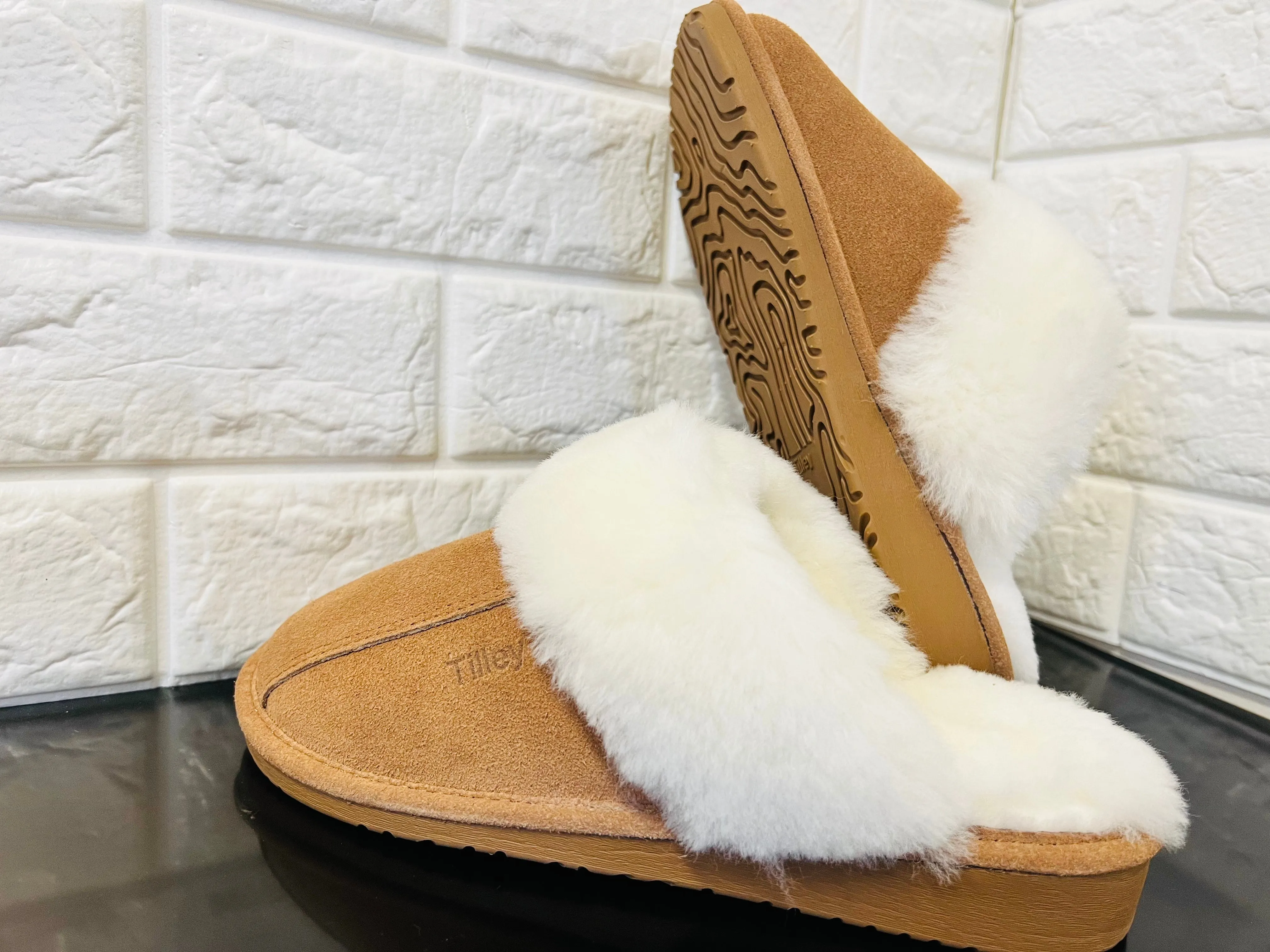New Product not even in stores or online yet! Women's Cow Suede & Shearling Slippers by Tilley Co. MSRP 130  COGNAC Sz 7