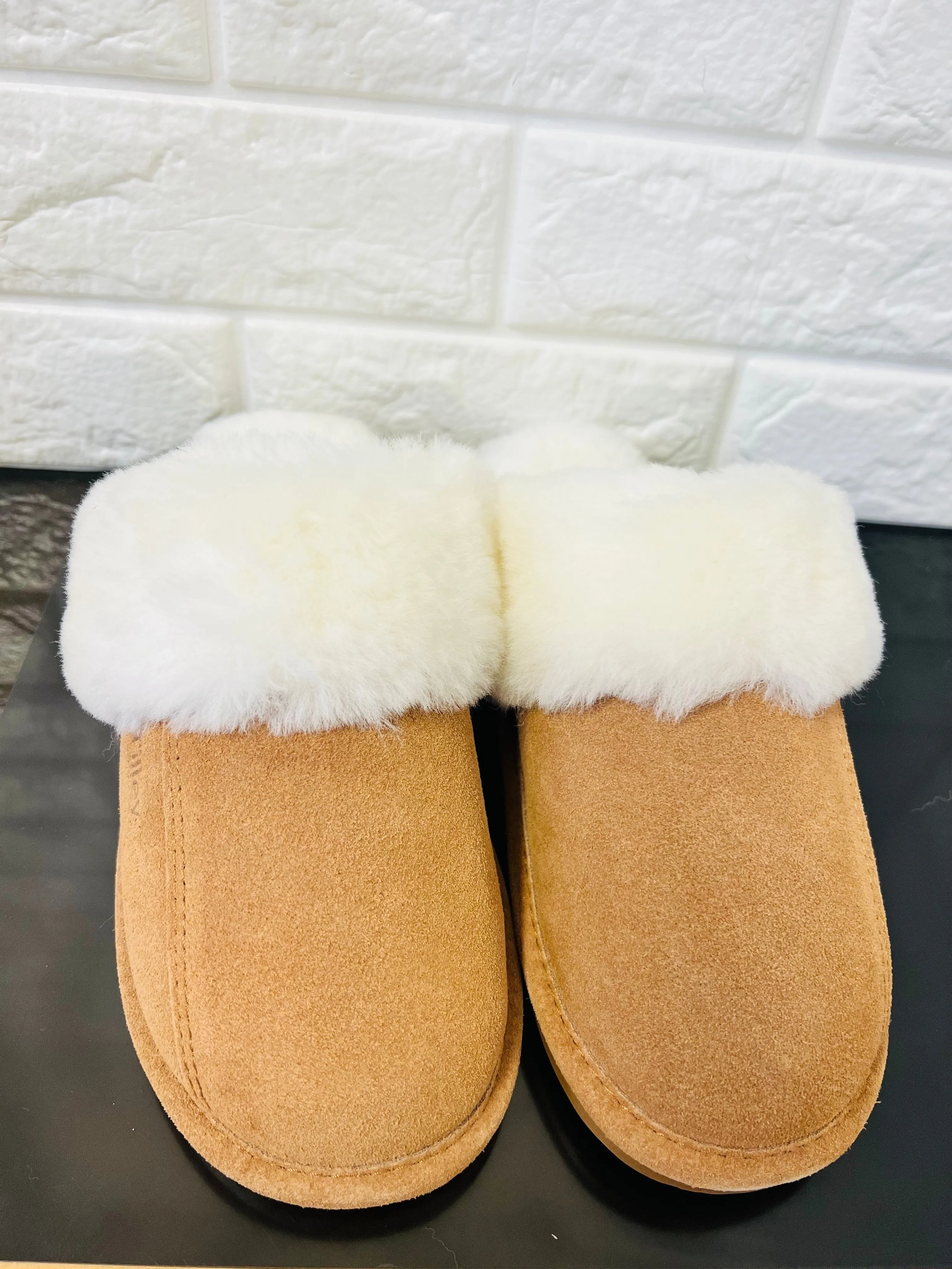 New Product not even in stores or online yet! Women's Cow Suede & Shearling Slippers by Tilley Co. MSRP 130  COGNAC Sz 7