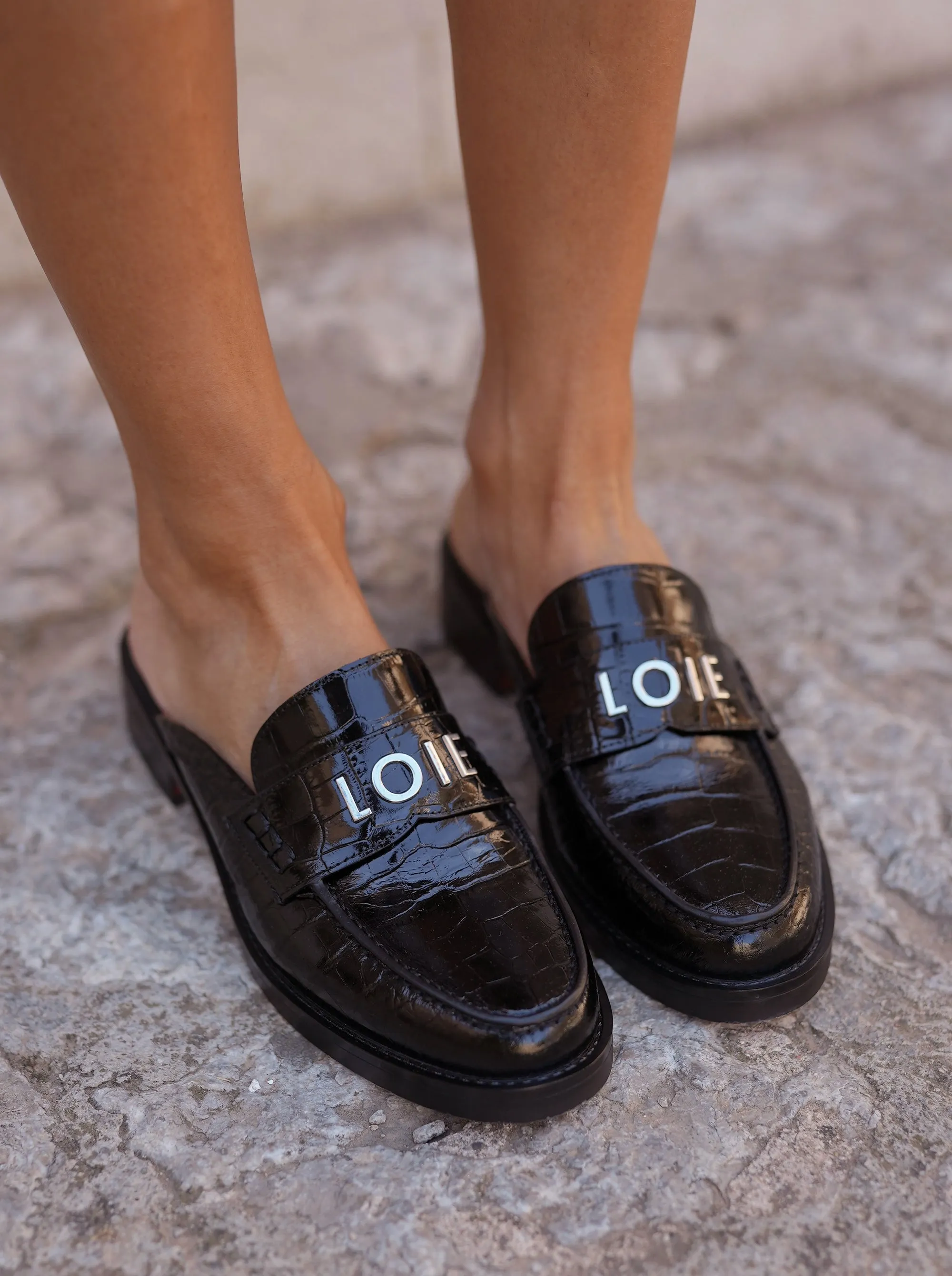 PEPE BLACK CROCO SLIPPERS