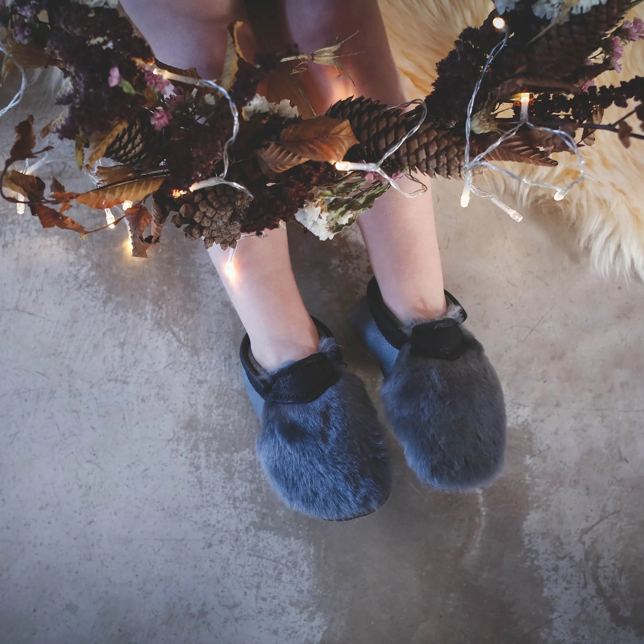 SLATE/BLACK YETI MOCCASINS