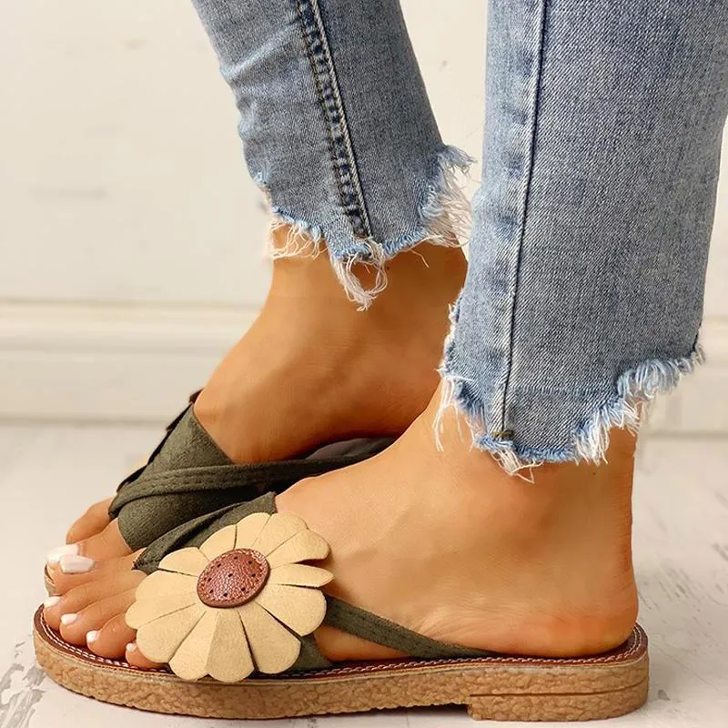 Toe Post Flower Design Flat Sandals