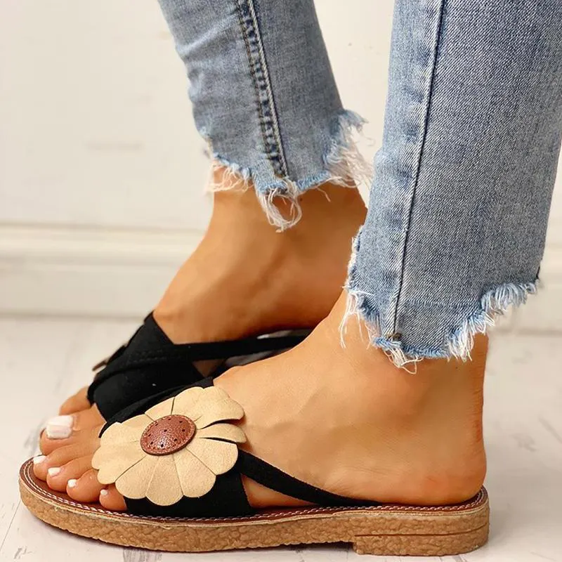 Toe Post Flower Design Flat Sandals