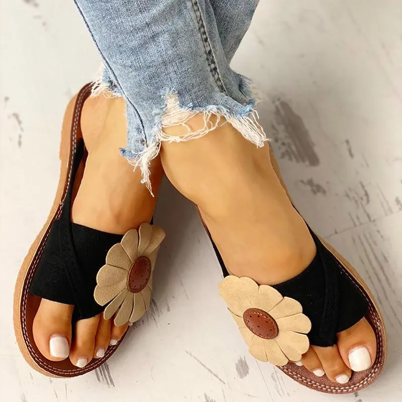 Toe Post Flower Design Flat Sandals