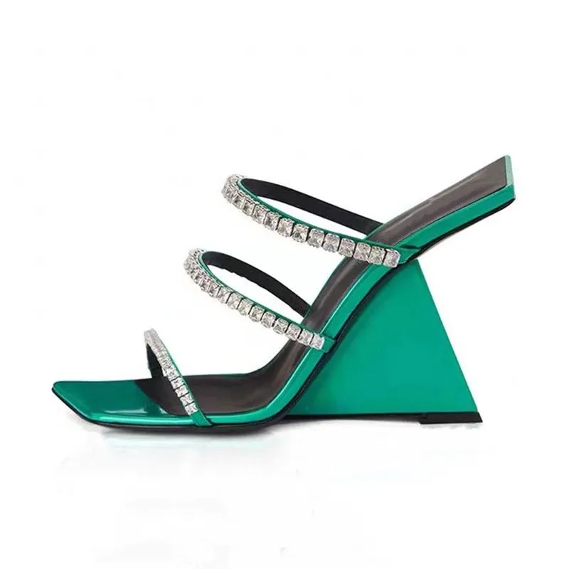 Trendy Square Toe Wedge Slippers in Patent Leather