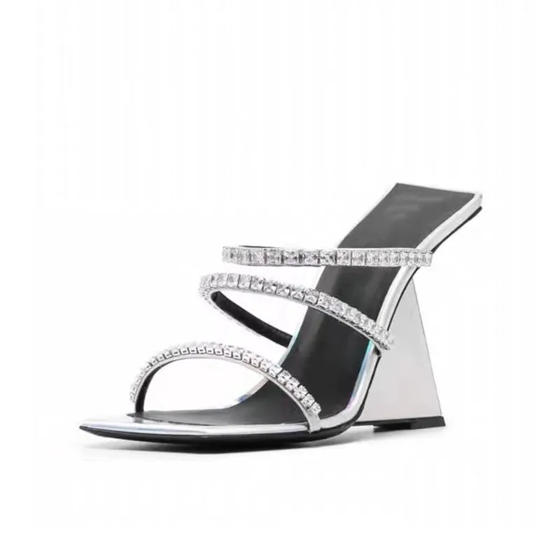 Trendy Square Toe Wedge Slippers in Patent Leather
