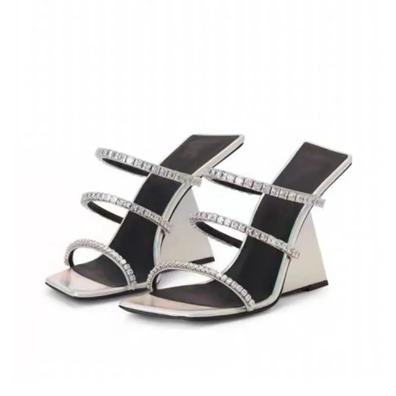 Trendy Square Toe Wedge Slippers in Patent Leather